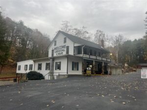 The welcome center and inn giftshop at Crystal Cave.